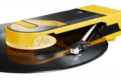 Audio Technica Sound Burger Portable Bluetooth Turntable in Yellow - AT-SB727-YL